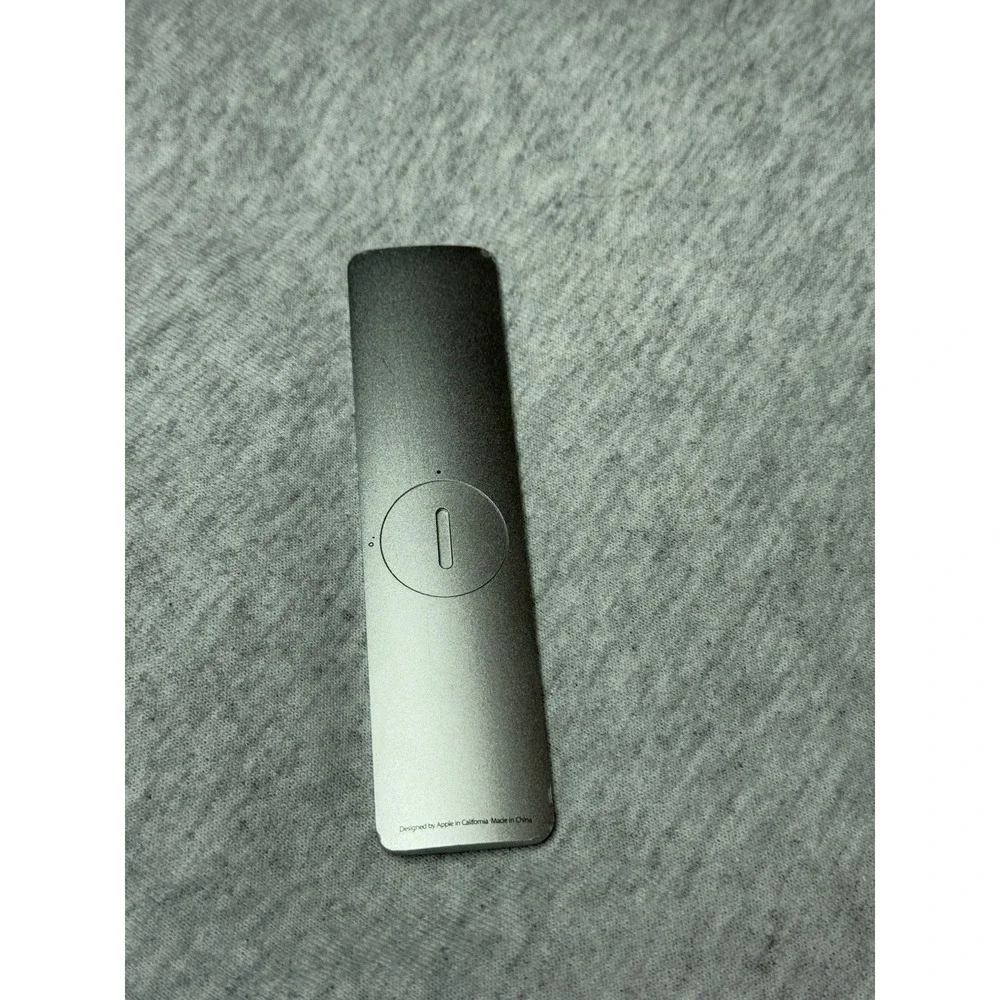 Apple TV (3rd Generation) Streaming Device‎ Bundle A1469 Excellent Condition